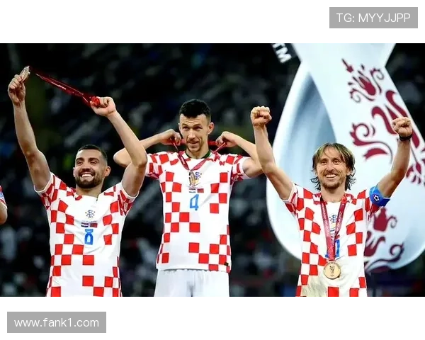 在中场调度下莫德里奇与克罗斯传导节奏出现分化