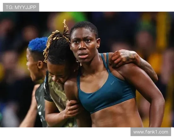 脱衣庆祝为何会被判黄牌？足球规则全解析